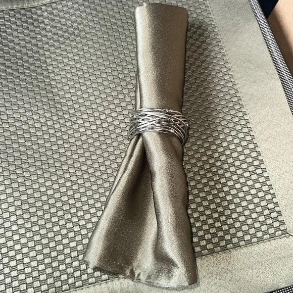 Placemats with napkins and holders - Picture 3 of 6